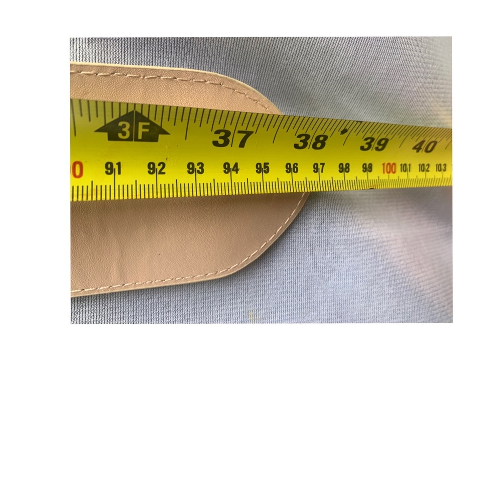 ⭐️ 90’s ⭐️ WIDE Laser Cut BELT H&M Gold & Cream EUC - Picture 10 of 11